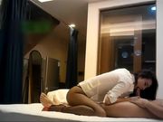 表格带表妹去开房，强行让表妹口交。